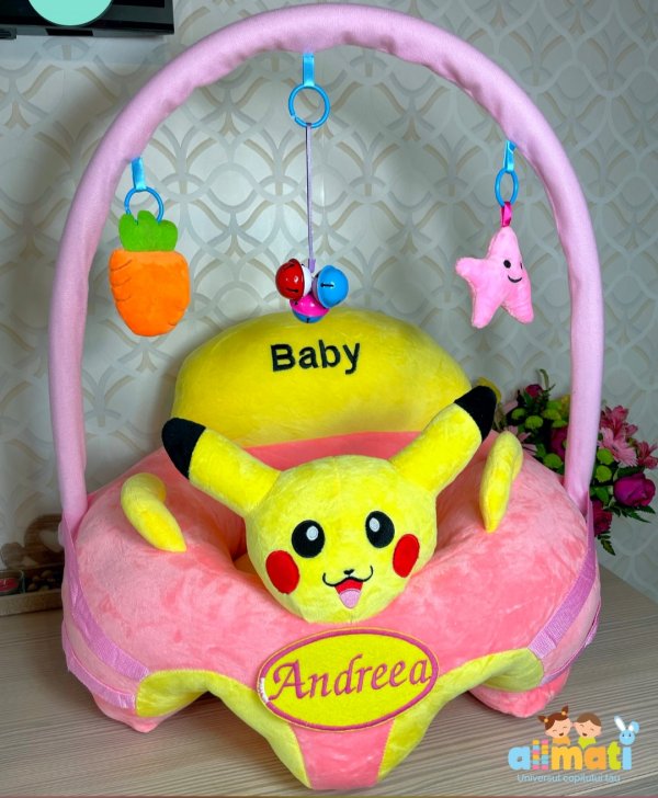fotoliu bebe cu arcada de jucarii personalizat pikachu