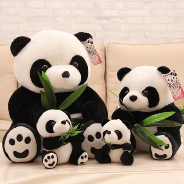 urs panda din plus cu frunza de bambus